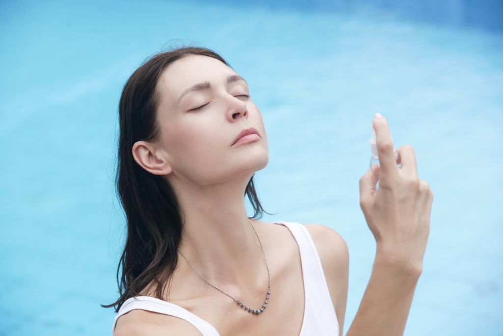 Face mist: Πώς θα το εντάξουμε στη ρουτίνα ομορφιάς μας;