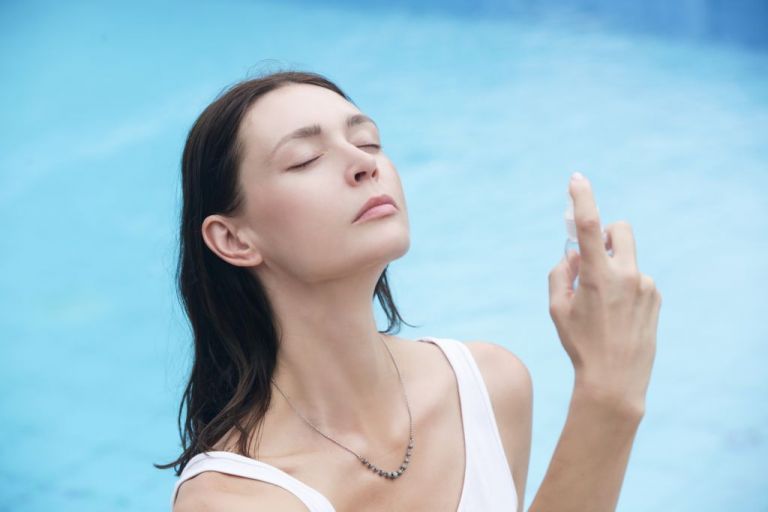 Face mist: Πώς θα το εντάξουμε στη ρουτίνα ομορφιάς μας;