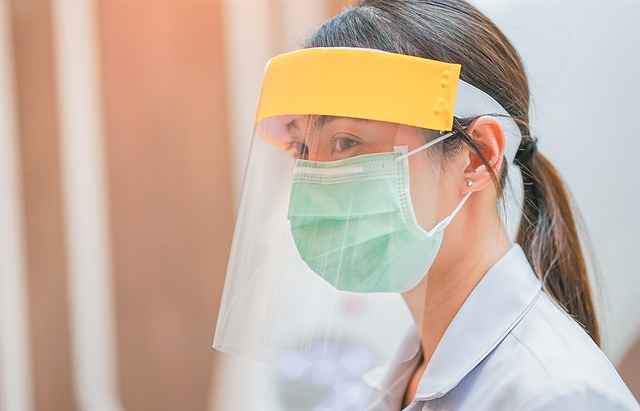 Κοροναϊος : Μάσκα «ναι», «όχι» στην ασπίδα – Τι λένε οι ειδικοί