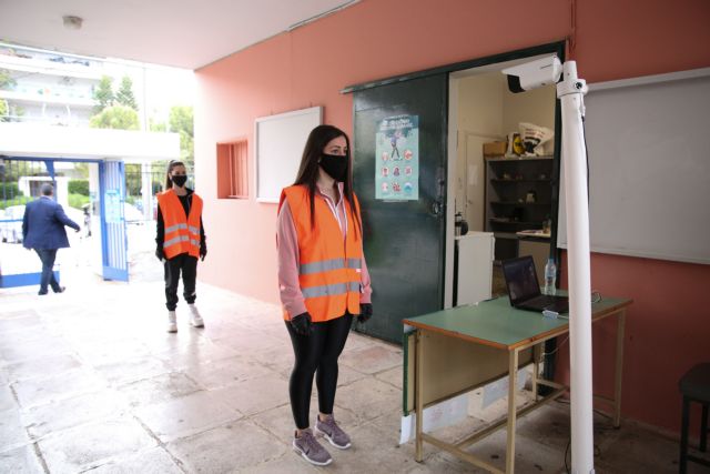 Κοροναϊός: Στο «τραπέζι» η εκ περιτροπής λειτουργία των σχολείων – Τι θα γίνει με τις μάσκες