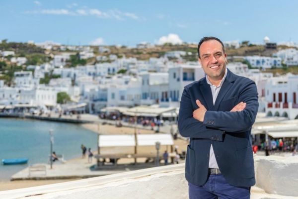 Ο δήμαρχος Μυκόνου, Κ. Κουκάς, μιλά στο in.gr για όλα όσα συμβαίνουν στο νησί