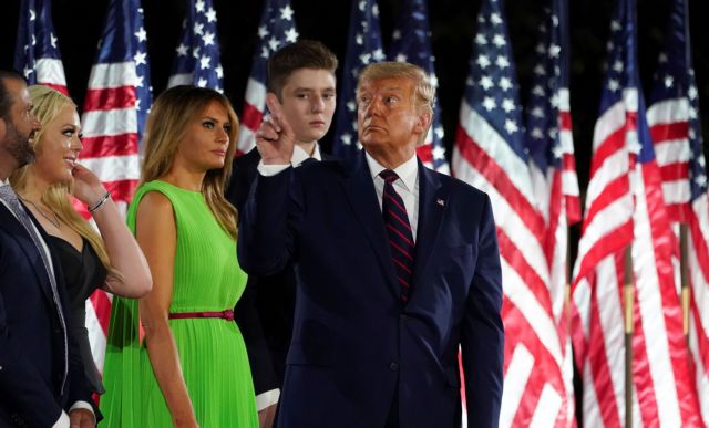 Τραμπ: Στον Λευκό Οίκο η φιέστα για το χρίσμα – Ο «νεκροθάφτης» Μπάιντεν και η μάχη με τον κοροναϊό