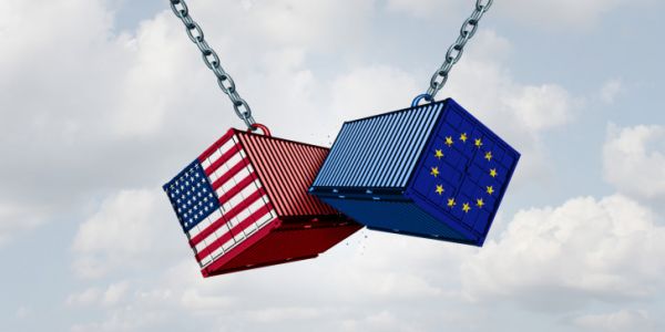 Ιστορική συμφωνία ΗΠΑ – ΕΕ για μείωση των δασμών