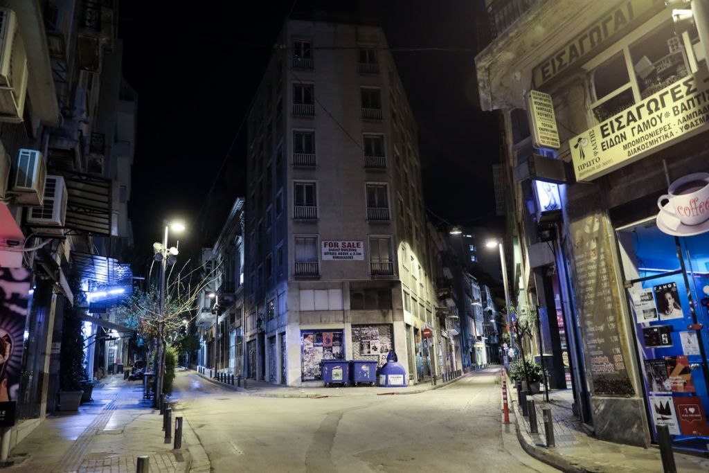 Κοροναϊός : Νέο κύμα απειλεί την Ελλάδα - Τα νέα μέτρα, ποιες περιοχές επιστρέφουν σε lockdown