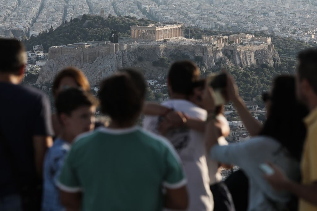 Κοροναϊός : Η Ελλάδα ένα βήμα πριν την «κόκκινη λίστα» της Βρετανίας;