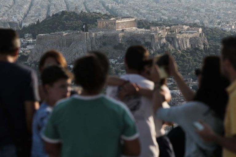 Κοροναϊός : Η Ελλάδα ένα βήμα πριν την «κόκκινη λίστα» της Βρετανίας;