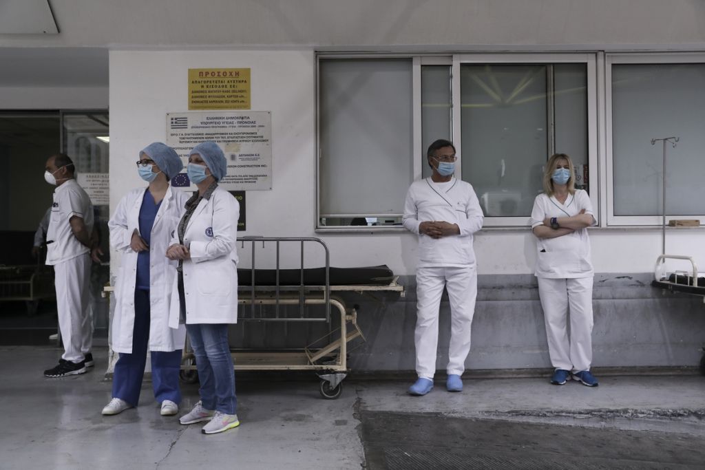 Κοροναϊός: Πάνω από 80 υγειονομικοί θετικοί στον ιό