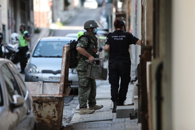 Εξάρχεια: Χειροβομβίδα εντοπίστηκε σε πατάρι διαμερίσματος