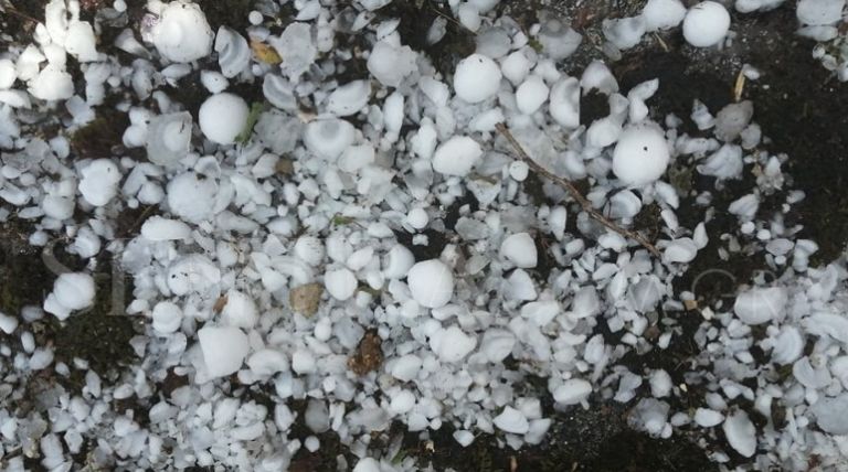 Σφοδρή χαλαζόπτωση στην Καστοριά – Ζημιές σε σπίτια, αυτοκίνητα και καλλιέργειες