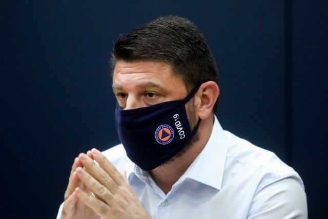 Έξαλλος ο Χαρδαλιάς για την 24χρονη με κοροναϊό που ταξίδεψε στην Σαντορίνη – «Είναι δεκάδες αυτά τα φαινόμενα»