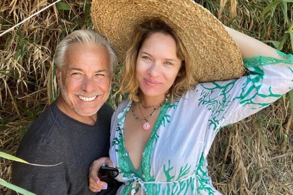 Χάρης Χριστόπουλος – Ανίτα Μπραντ: Διακοπές με το νεογέννητο γιο τους