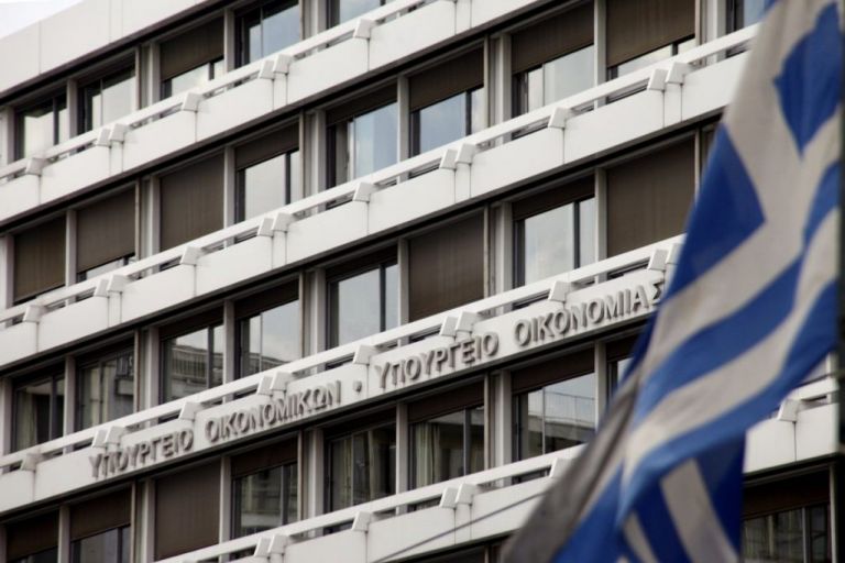 Εκτινάχθηκε στα 8,1 δισ. ευρώ το πρωτογενές έλλειμμα – Τρύπα στα έσοδα