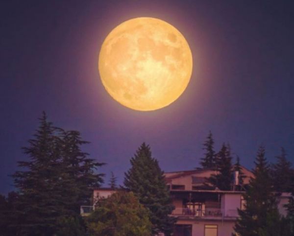 Πανσέληνος: Ποια ζώδια επηρεάζει άμεσα και τι να περιμένουμε σήμερα;