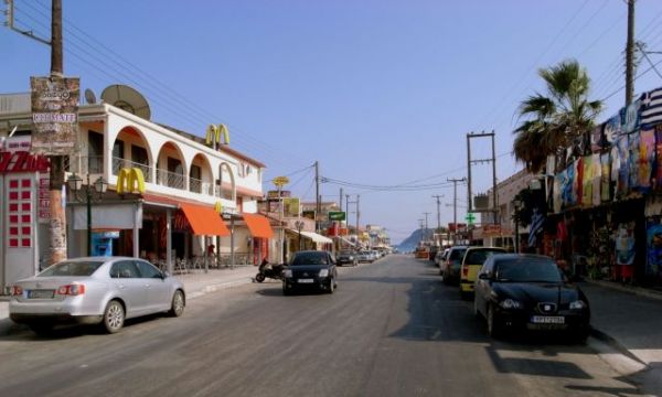 Συναγερμός στη Βρετανία: Έως και 30 νεαροί πιθανώς κόλλησαν κοροναϊό στη Ζάκυνθο
