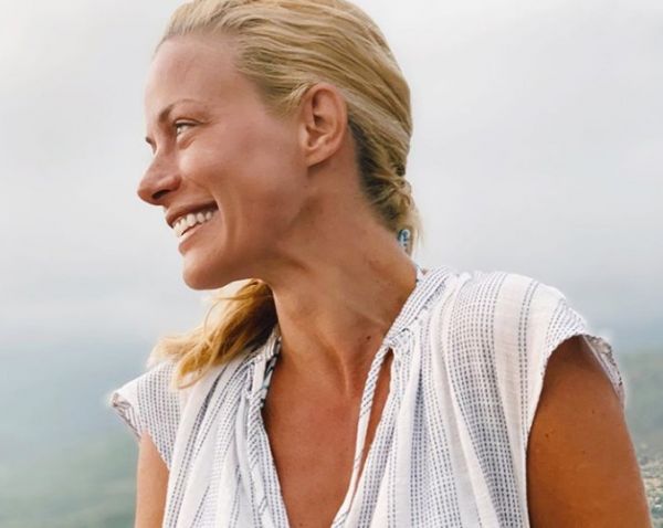 Ζέτα Μακρυπούλια : Συνεχίζει τις διακοπές της στο αγαπημένο της νησί