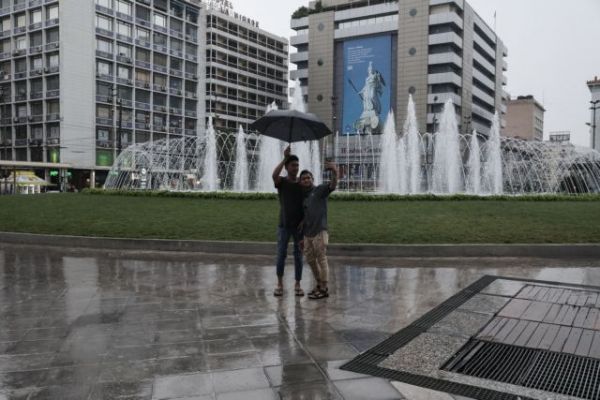 Καιρός : Δεκαπενταύγουστος με βροχές και καταιγίδες – Δείτε που θα «χτυπήσουν»