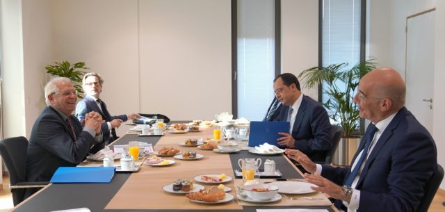 Τηλεφωνική επικοινωνία Χριστοδουλίδη – Δένδια – Σούκρι