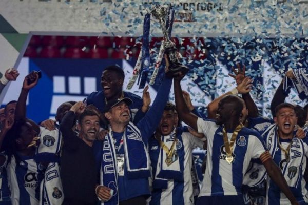 Κασίγιας: Του έδωσαν το κύπελλο οι παίκτες