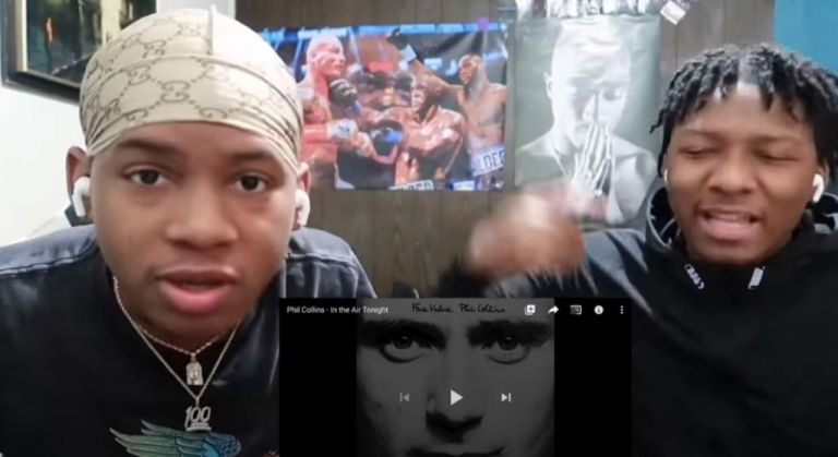 Δίδυμα ακούν πρώτη φορά το «In the Air Tonight» του Φιλ Κόλινς, γίνονται viral και εκτινάσσουν τις πωλήσεις του