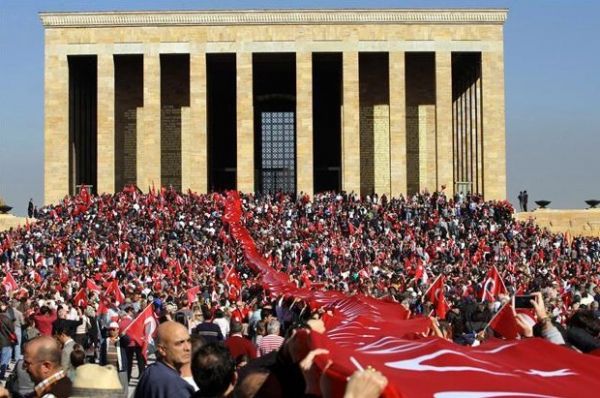«Ημέρα της Νίκης»: Τι γιορτάζουν οι Τούρκοι στις 30 Αυγούστου με πλήθος ανθελληνικών εκδηλώσεων