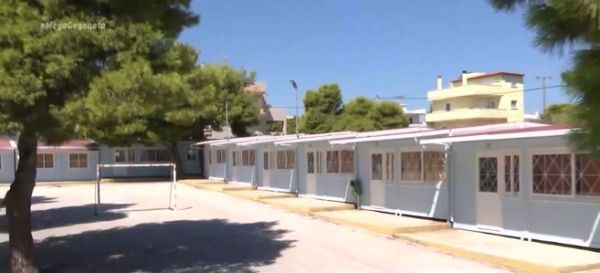 Κοροναϊός: Με μάσκες και σε κοντέινερ 300 μαθητές του γυμνασίου Αρτέμιδας