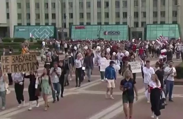 Λευκορωσία : Διαδηλωτές καταγγέλλουν ότι βασανίστηκαν άγρια από την αστυνομία