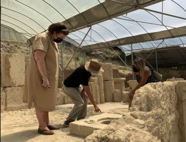 Επίσκεψη Μενδώνη στη Μεσσηνία – Παράδοση του έργου ανάπλασης της εισόδου στο Κάστρο Καλαμάτας