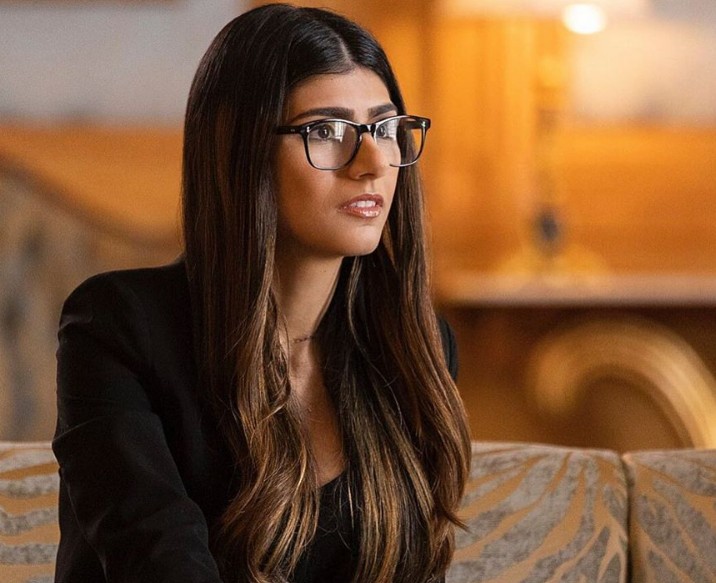 Μία Καλίφα : Στο «σφυρί» τα γυαλιά της για την ενίσχυση της Βηρυτού