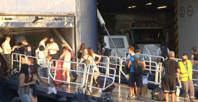 Διακοπές υπό τη σκιά των νέων μέτρων κατά του κοροναϊού