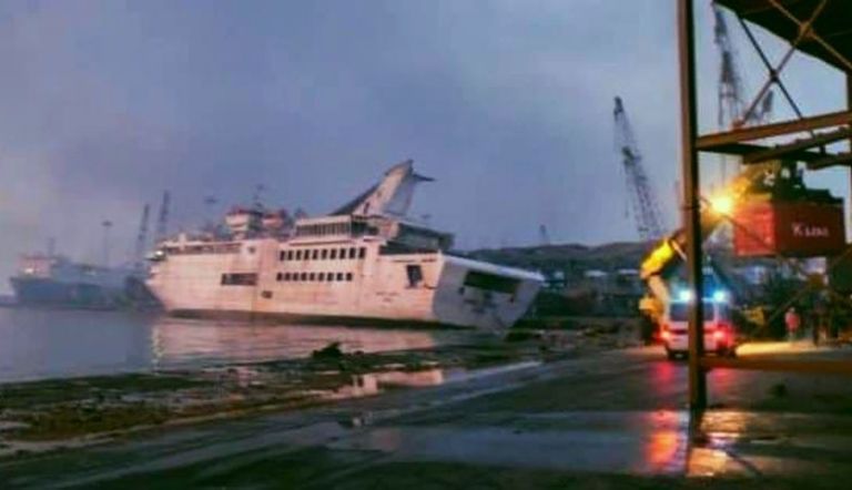 Βηρυτός : Η στιγμή που κρουαζιερόπλοιο βυθίζεται εξαιτίας της έκρηξης