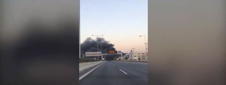 Μεταμόρφωση : Μεγάλη φωτιά σε εργοστάσιο πλαστικών – Κλειστή η Εθνική Οδός Αθηνών – Λαμίας [Εικόνες]