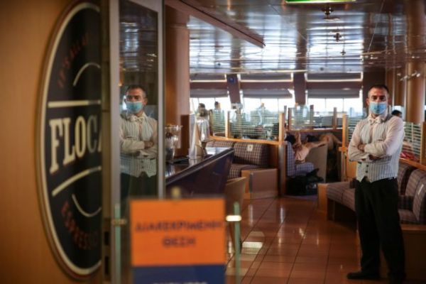 Κοροναϊός: Γιατί τρομάζει τους λοιμωξιολόγους ο Αύγουστος – Νέα μέτρα προ των πυλών