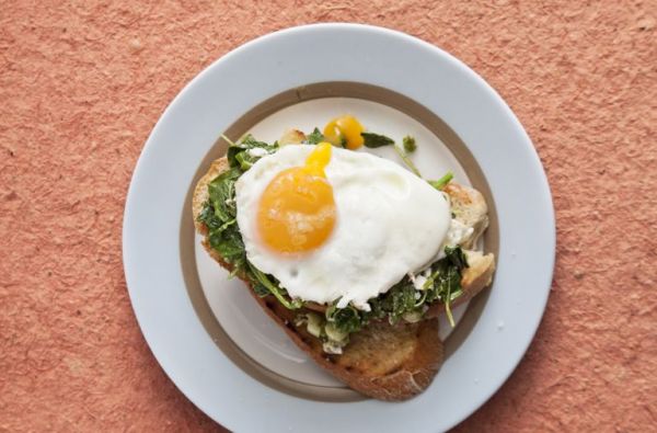 Αβγά με φέτα και βλίτα