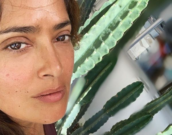 Σάλμα Χάγιεκ : Διακοπές στην Πάρο με τον σύζυγό της