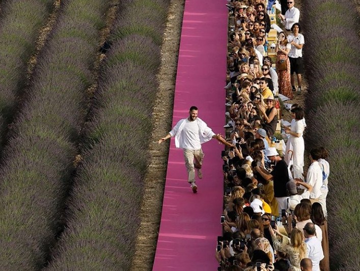 «Images»: Το δεύτερο φωτογραφικό βιβλίο του Simon Porte Jacquemus