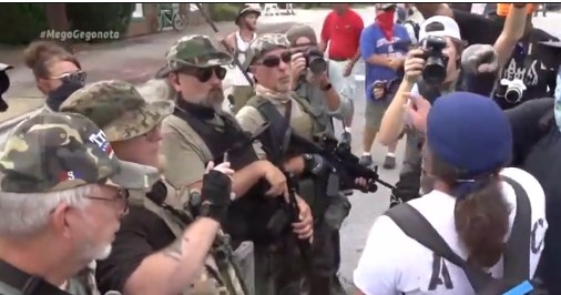 ΗΠΑ : Ένταση σε συγκέντρωση οπλισμένων ρατσιστών στη Τζόρτζια