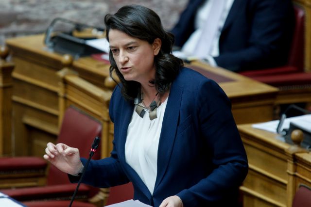 Επιμένει η Κεραμέως ότι ο μέσος όρος του αριθμού των μαθητών ανά τμήμα είναι 17