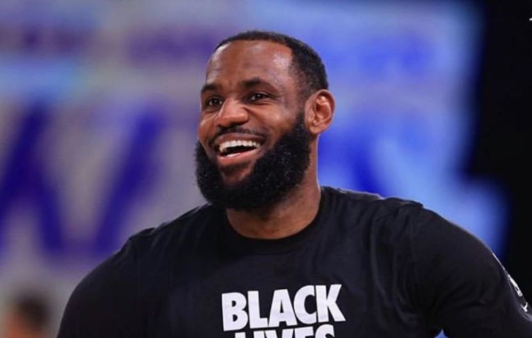 ΛεΜπρον Τζέιμς : Τρελές πωλήσεις για το παιδικό του βιβλίο