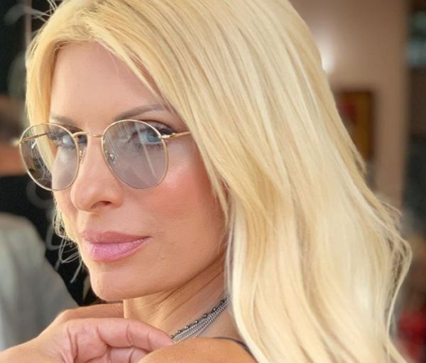 Ελένη Μενεγάκη : Παιχνίδια κάτω από τον ήλιο της Άνδρου