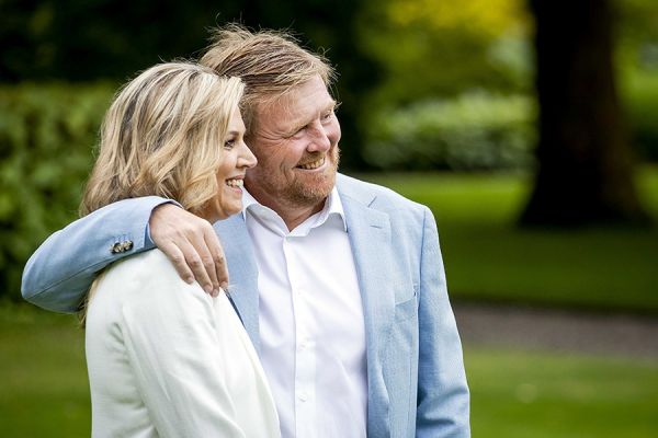 Κοροναϊός: Συγγνώμη από το βασιλικό ζεύγος της Ολλανδίας που «έσπασε» το social distancing στην Ελλάδα