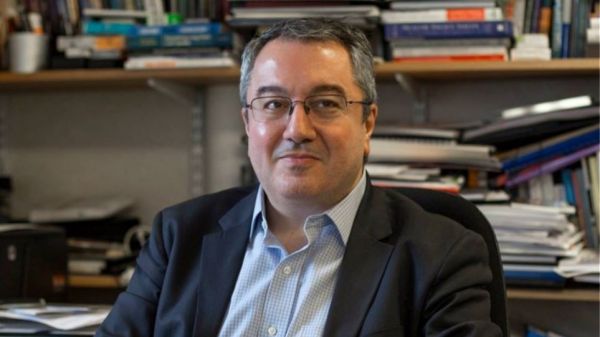 Ανησυχία Μόσιαλου για το περιστατικό επαναμόλυνσης – «Ίσως πρέπει να εμβολιάζονται και όσοι έχουν νοσήσει»