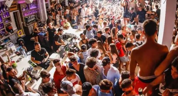 Ο κοροναϊός παίρνει δύναμη από την επιπολαιότητα – Ανήλικη διασωληνωμένη