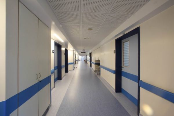 Απίστευτο περιστατικό στη Ρόδο: Σουηδός έχασε τη γυναίκα του και… τη βρήκε στο νοσοκομείο με κοροναϊό