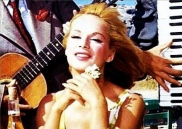 Αλίκη Βουγιουκλάκη: Η φωτογραφία με το μαύρο μπικίνι στην Ρόδο