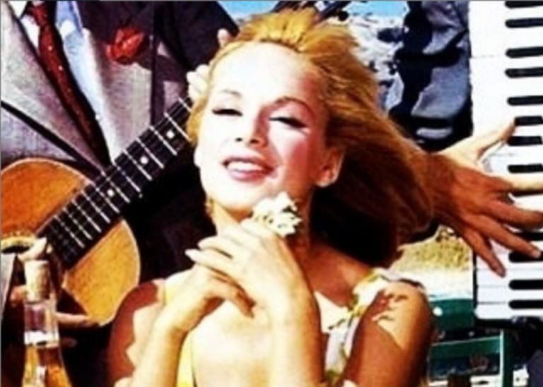 Αλίκη Βουγιουκλάκη: Η φωτογραφία με το μαύρο μπικίνι στην Ρόδο