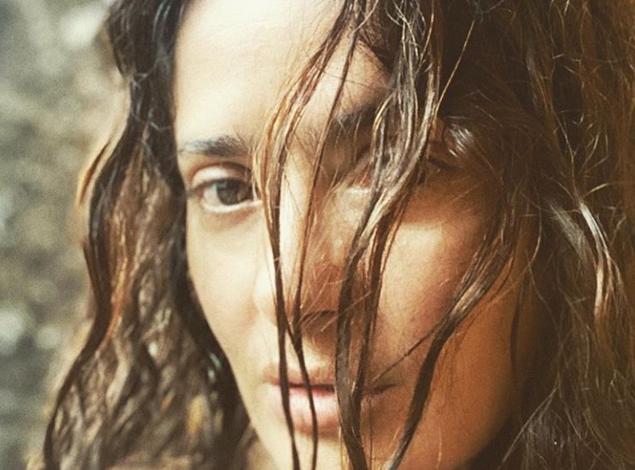 Σάλμα Χάγιεκ : Βάζει «φωτιά» στην Πάρο με τις εμφανίσεις της