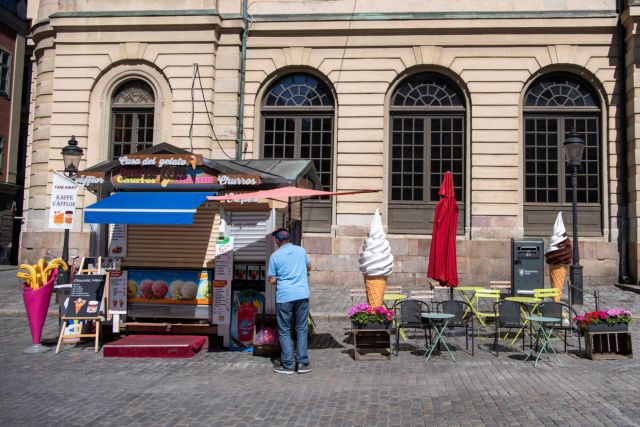 H Σουηδία δεν κατάφερε να σώσει ούτε την οικονομία της, παρά την αποφυγή του lockdown
