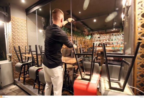 Ανησυχία και εκτεταμένη χρήση μάσκας στην Αττική – Μεταμεσονύχτιο «λουκέτο» στη διασκέδαση