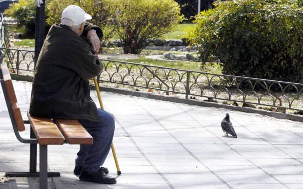 Μακριά από τα εγγόνια τους οι ηλικιωμένοι – Τι λένε στο MEGA