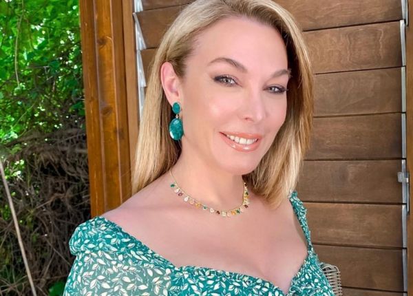 Τατιάνα Στεφανίδου : Εντυπωσιακές βουτιές στα καταγάλανα νερά του Ιονίου